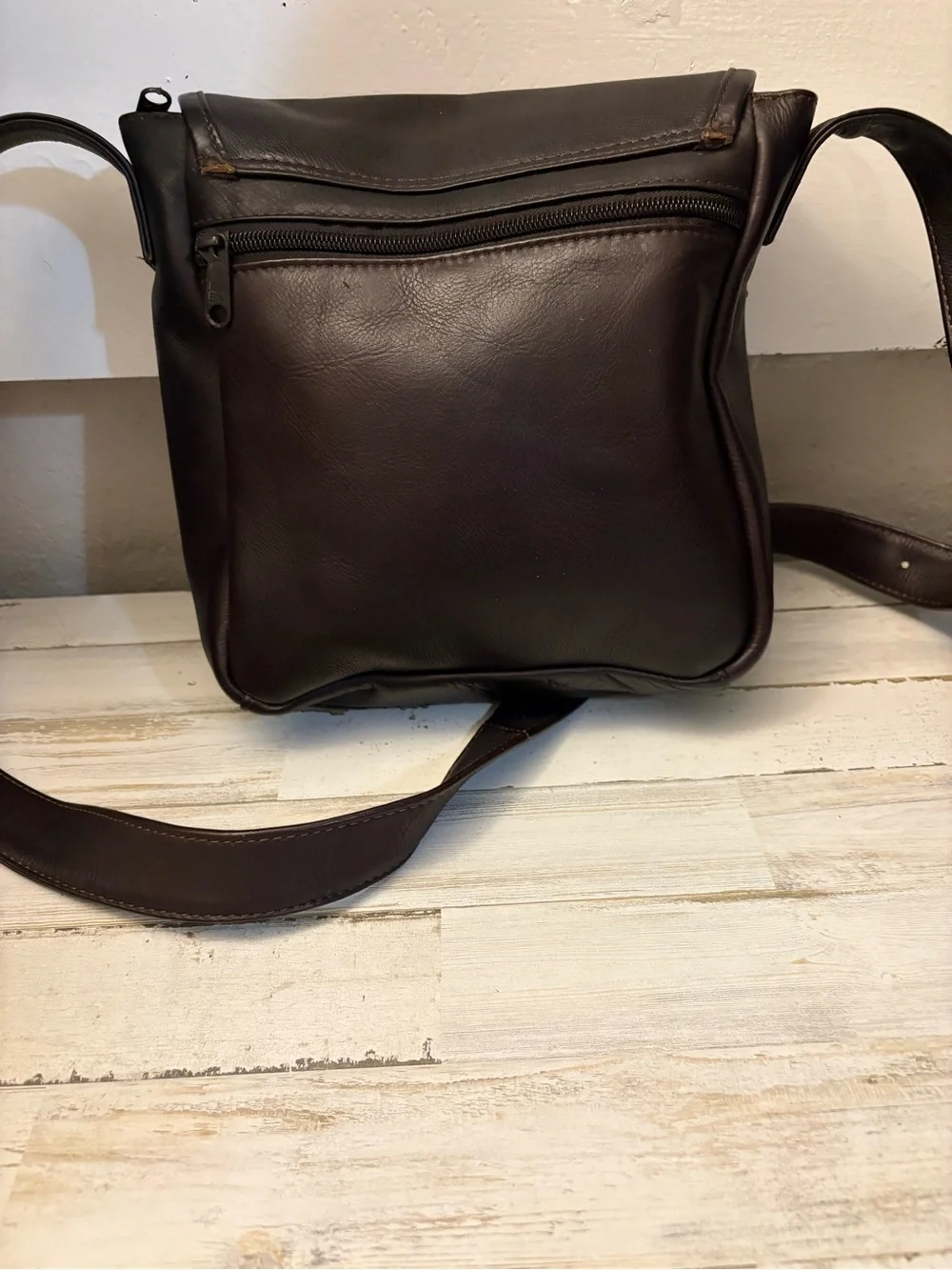 PRISTINE Vintage 90’s Herron Genuine Leather Crossbody Saddle Bag -Deadstock New